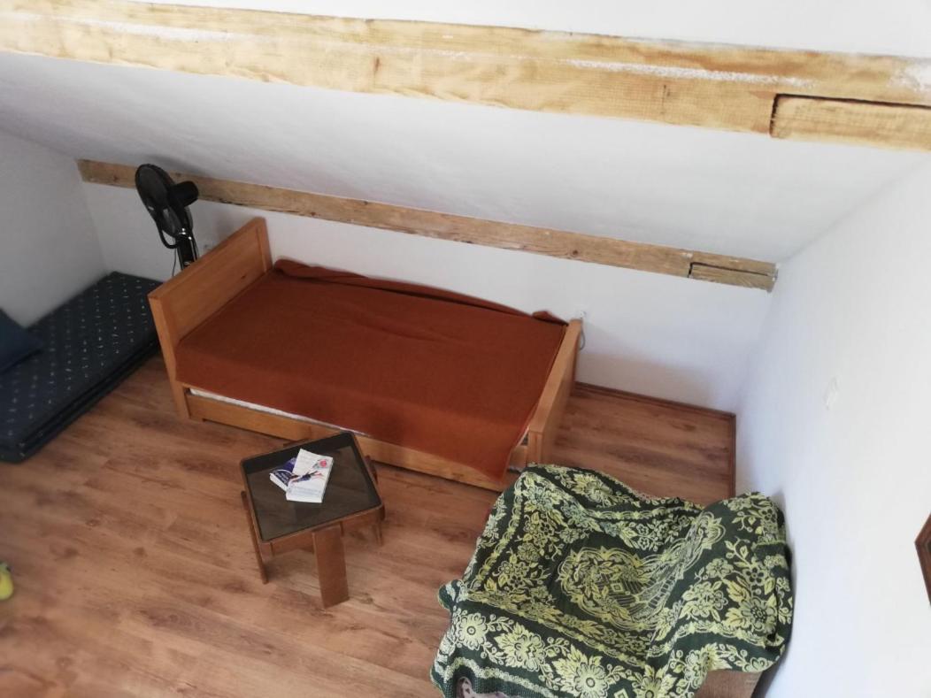 Apartment Zola Gornji Karin Exteriör bild