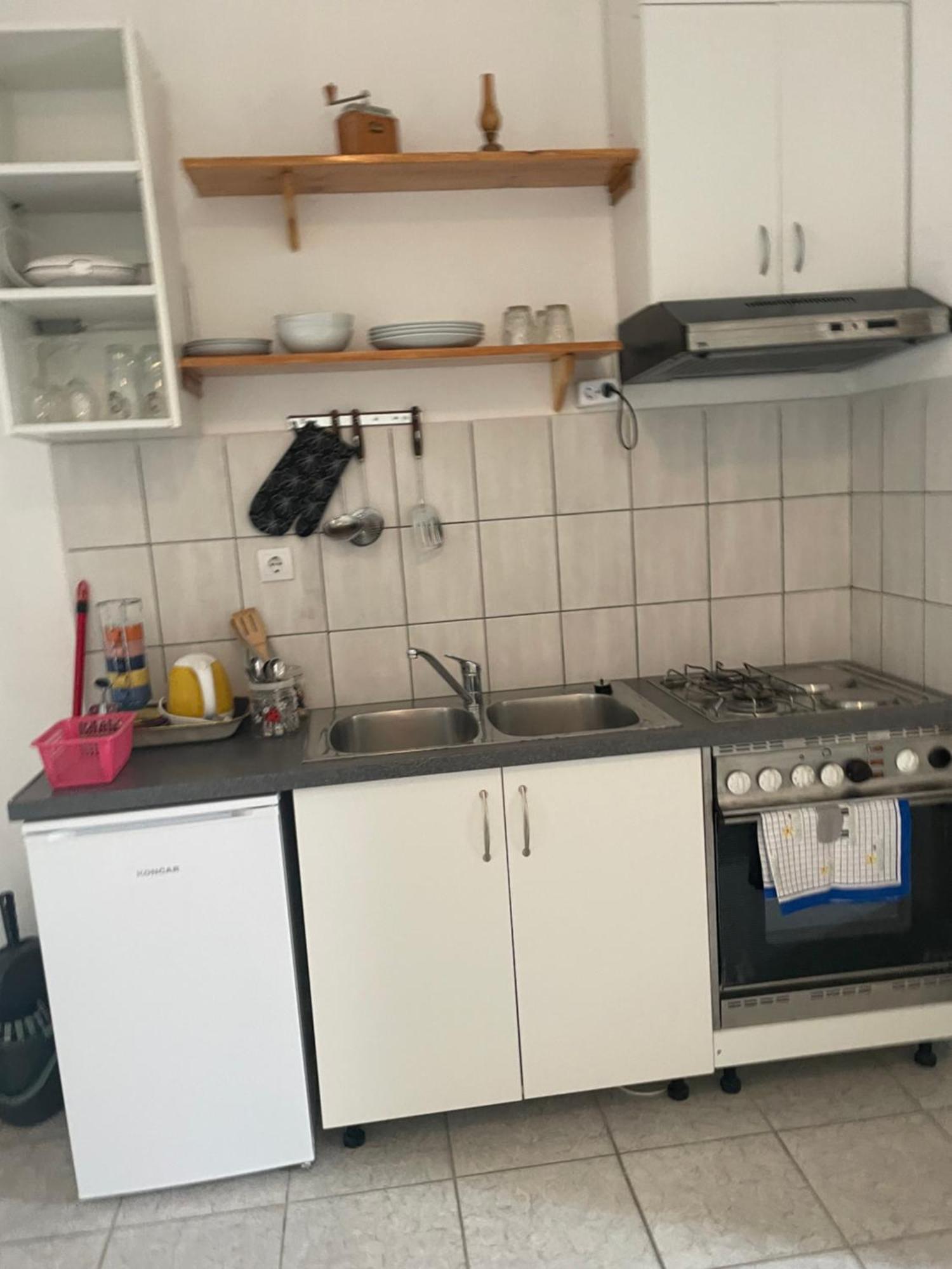 Apartment Zola Gornji Karin Exteriör bild