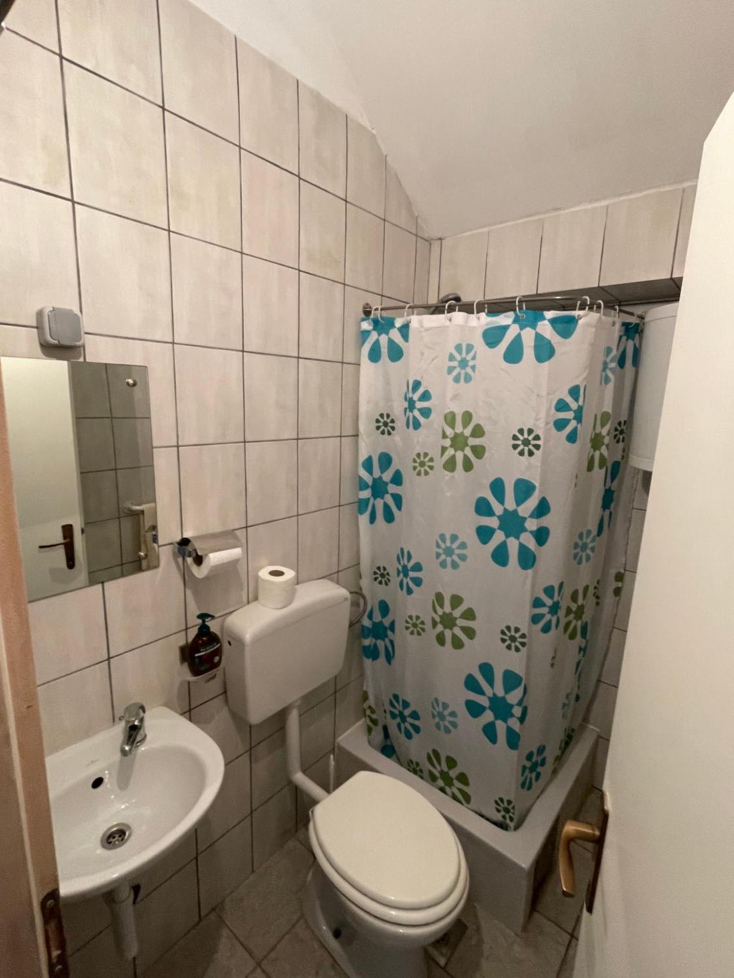 Apartment Zola Gornji Karin Exteriör bild